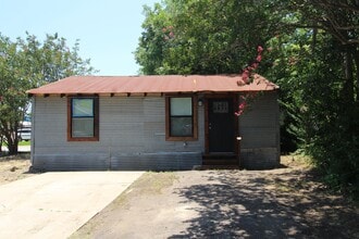 Building Photo - 213 N Waldrip St