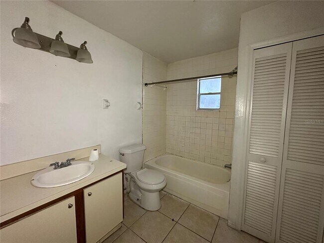 Foto del edificio - 912 Pine Ave