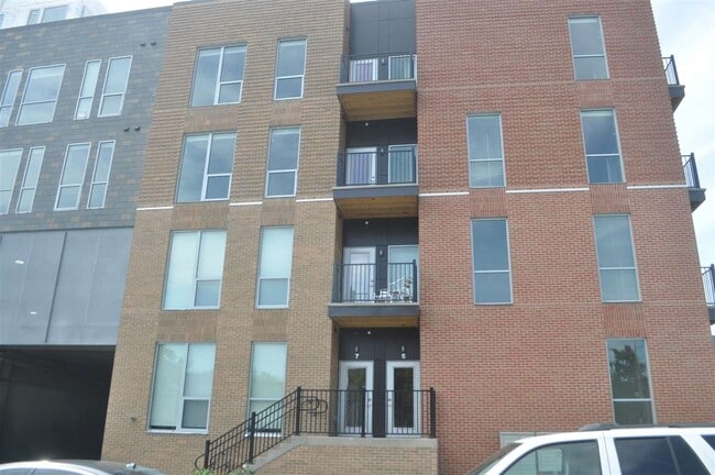 Building Photo - 481 Iowa Ave
