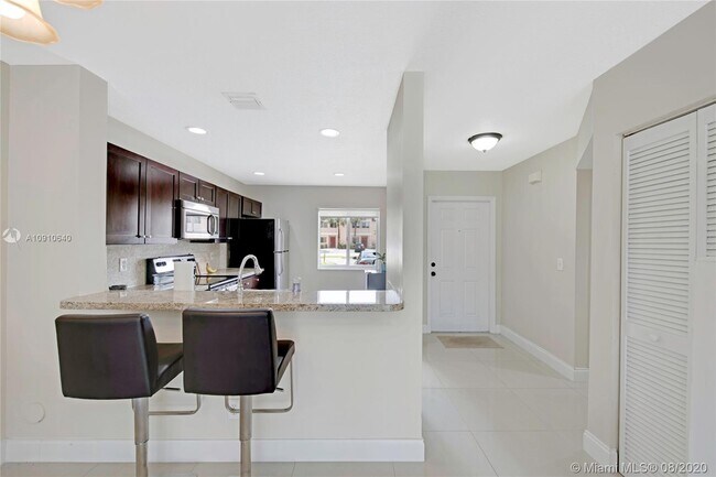 Foto del edificio - 20829 NW 2nd St