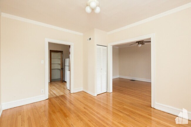 Foto del edificio - 1444 W Byron St