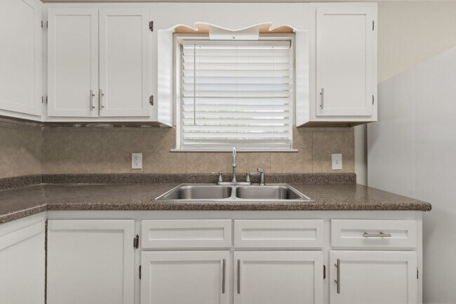 Foto del edificio - 711 Cisneros St