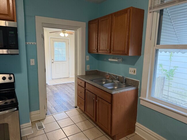 Foto del edificio - 1509 E Illinois St