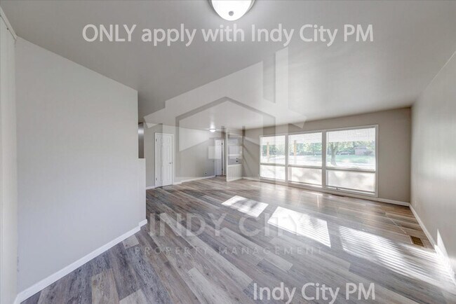 Building Photo - 3118 N Richardt Ave