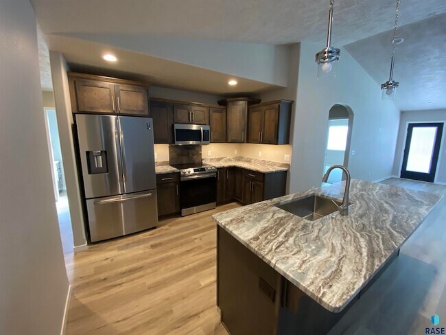Building Photo - 2607 E Sunburst Dr