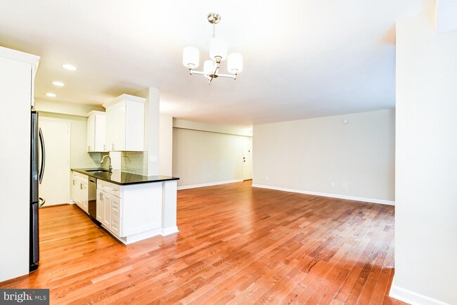 Foto del edificio - 4301 Massachusetts Ave NW