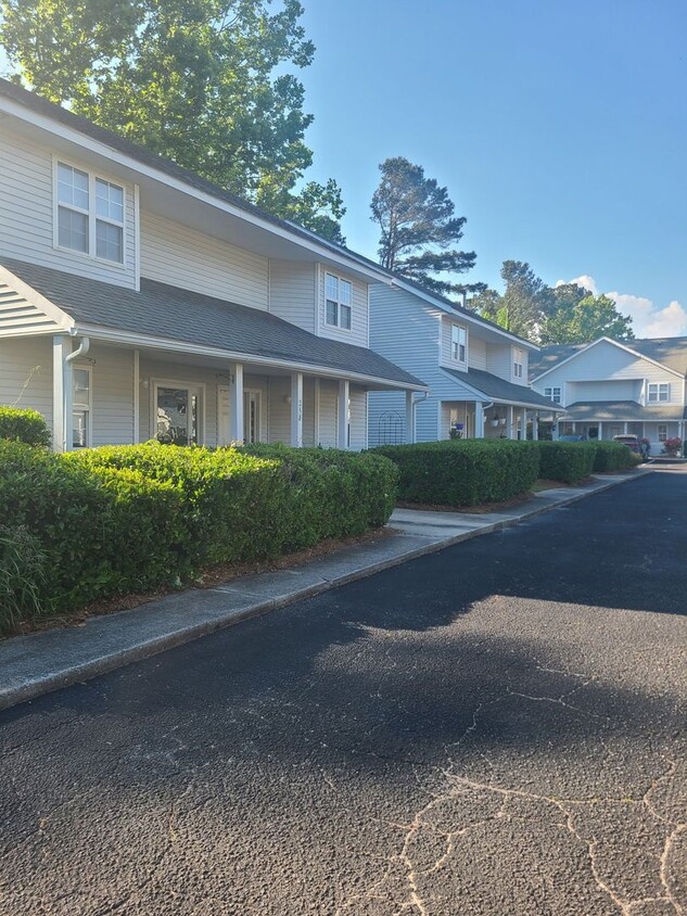 Primary Photo - Completely Renovated 2 Bedroom Townhome in...
