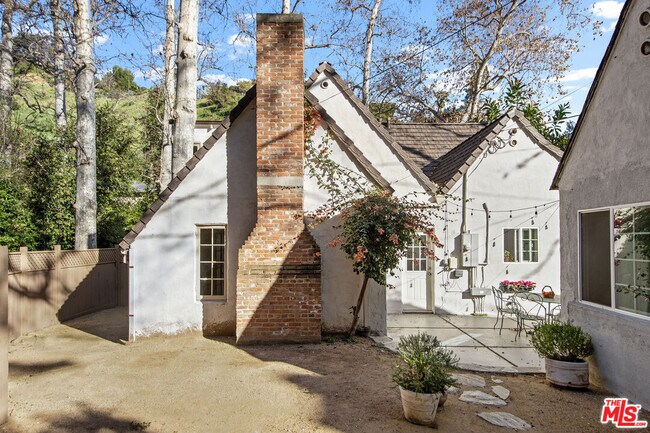 Foto del edificio - 2615 Canyon Dr