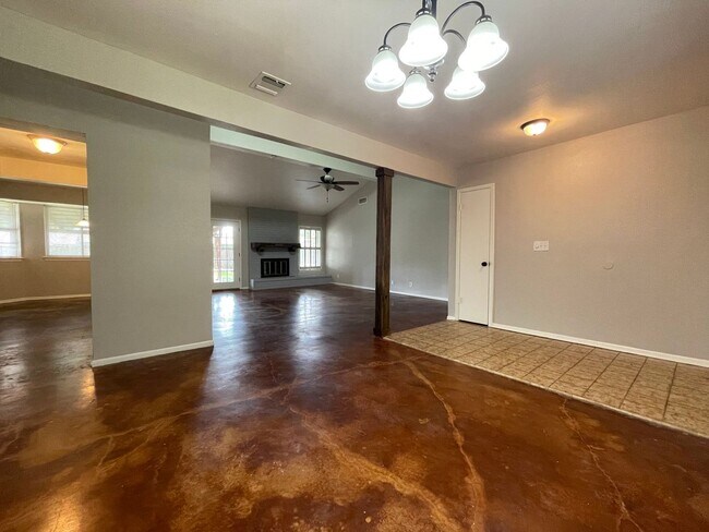 Foto del edificio - SPACIOUS 4 BEDROOM HOME IN MILLERS RIDGE***EASY ACCESS TO RANDOLPH AFB, FT. SAM, & SHOPPING