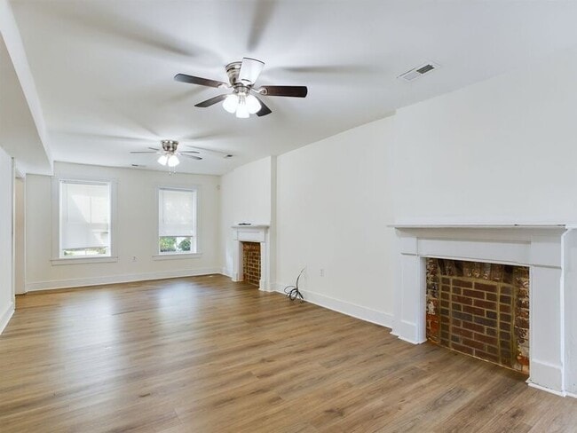 Building Photo - 1806 Parkwood Ave