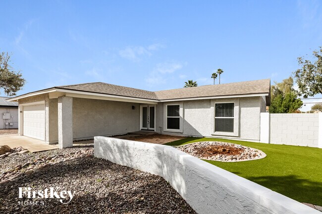 Foto del edificio - 1746 E Redfield Rd