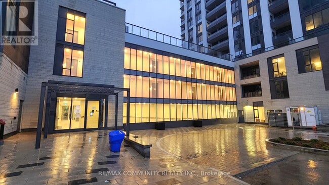 Photo du bâtiment - 705 Davis Dr