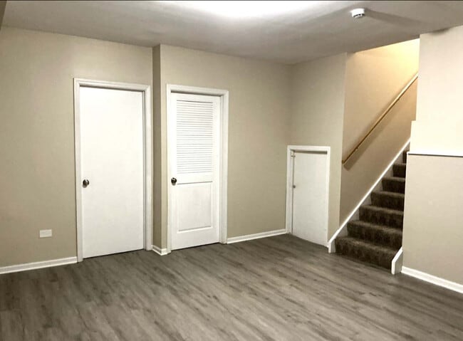 Building Photo - 3248 N Newcastle Ave