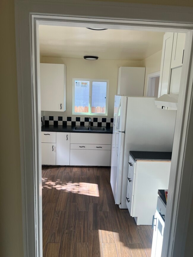 Foto del edificio - 3870 National Ave