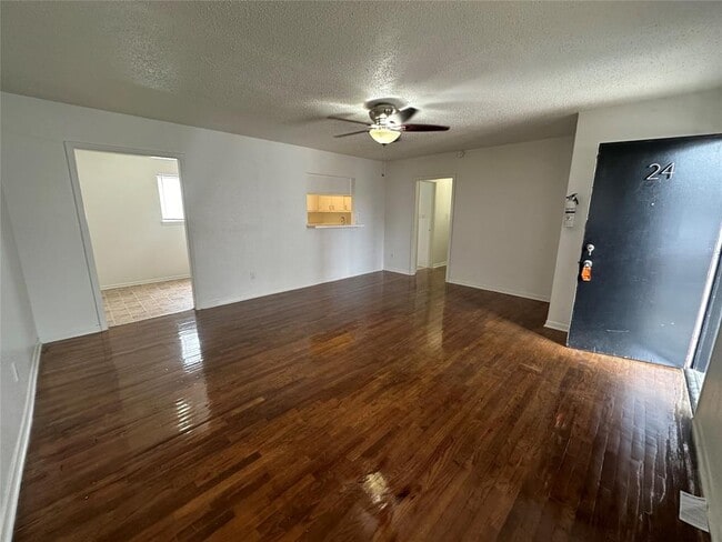 Building Photo - 4921 Crawford St