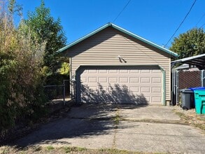 Building Photo - 7137 SE 68th Ave