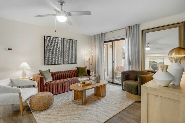 2 habitaciones, 2 baños, 938 pies cuadrados, sala de estar - Cortland Sun River