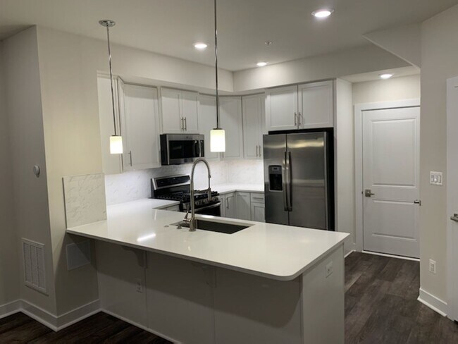 Building Photo - HERNDON - Coming Soon *3262 Woodland Park Rd Unit #3E *