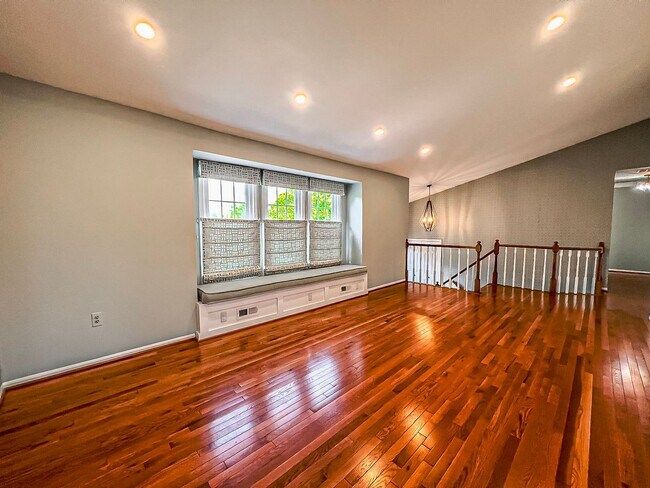 Foto del edificio - Magnificent 5 Bed 3 Bath Colonial Home Sit...