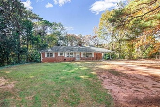 Building Photo - 1024 Hambrick Rd