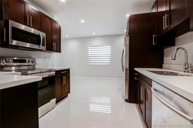 Foto del edificio - 1402 SE 9th Ct