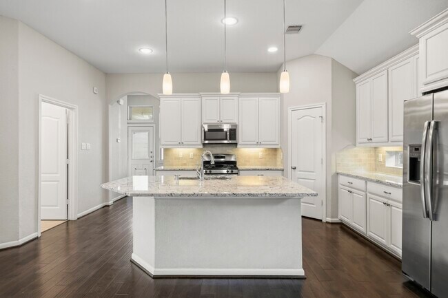 Building Photo - 217 Brookwood Park Ln