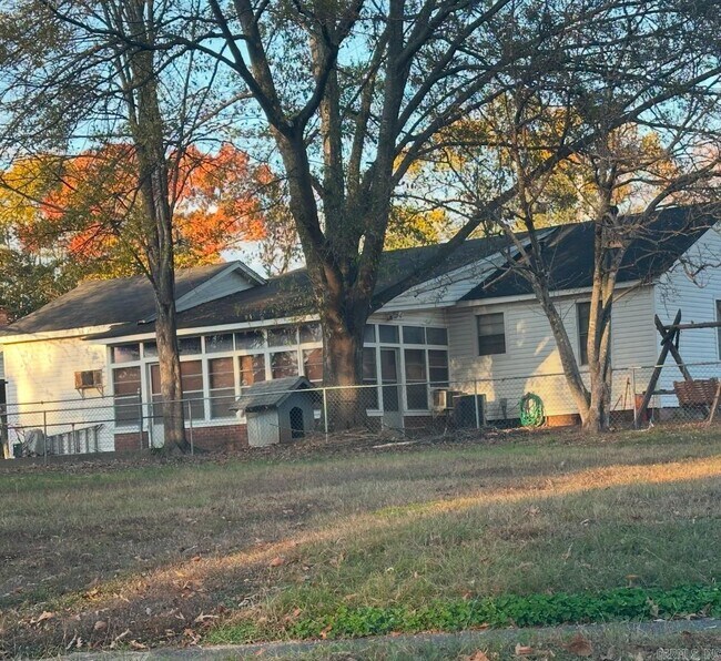 Foto del edificio - 1009 Crestwood Dr