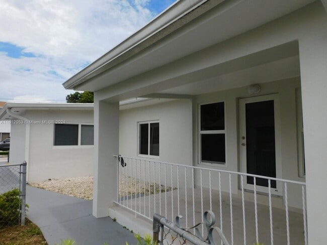 Building Photo - 108 NW 48th Ave