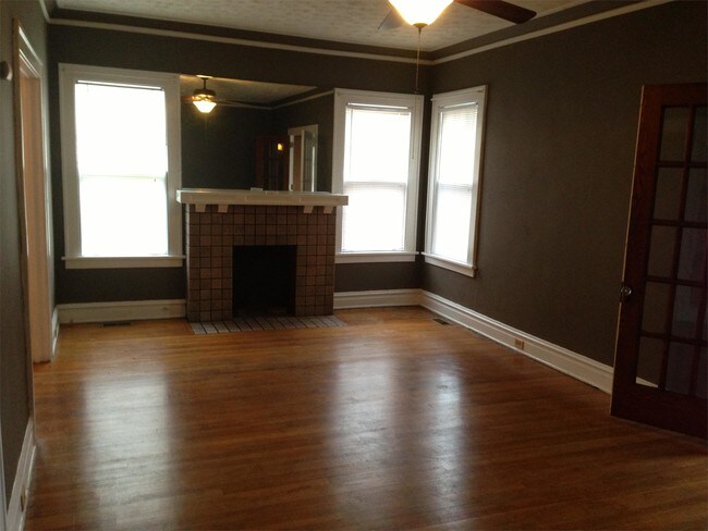 Building Photo - 452-452 6th Ave