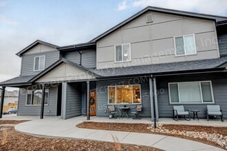 Building Photo - 2726 Barnstormer St