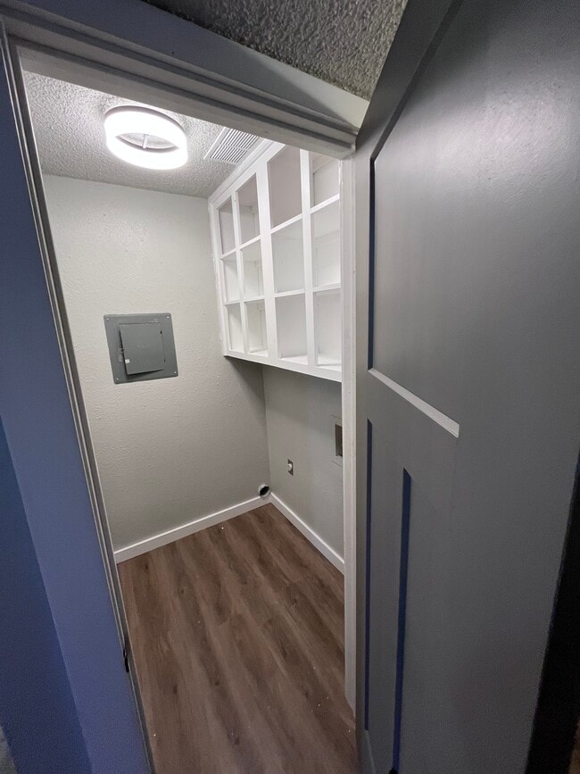 Building Photo - Cedar Terrace