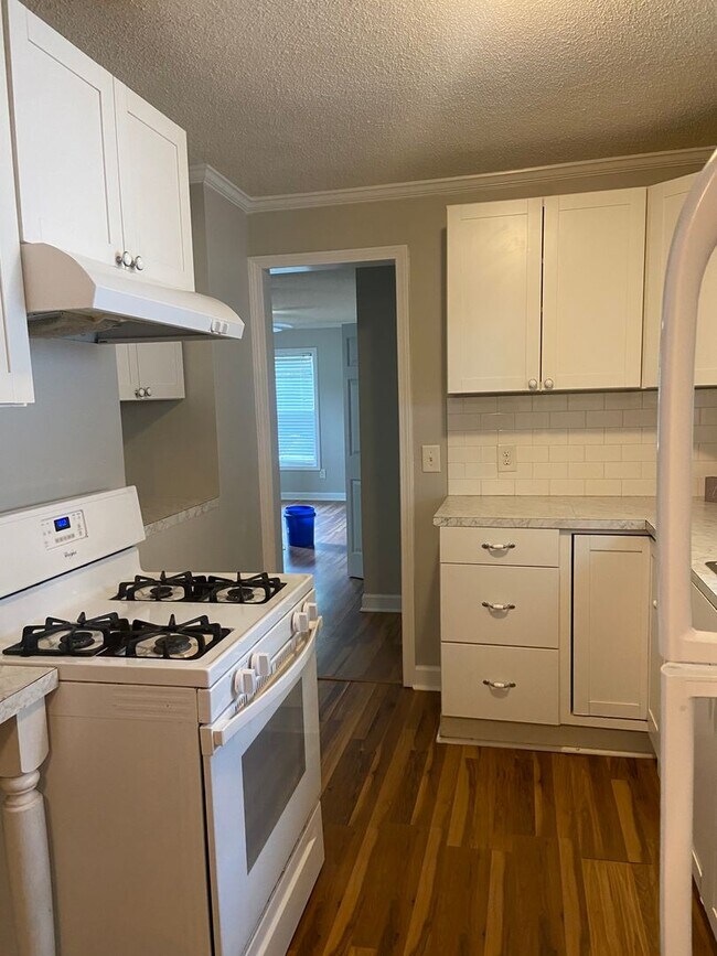 Foto del edificio - Cozy 1 Bed/ 1 Bath Bungalow - Close to Dow...
