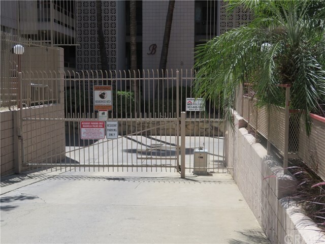 Foto del edificio - 6979 Palm Ct