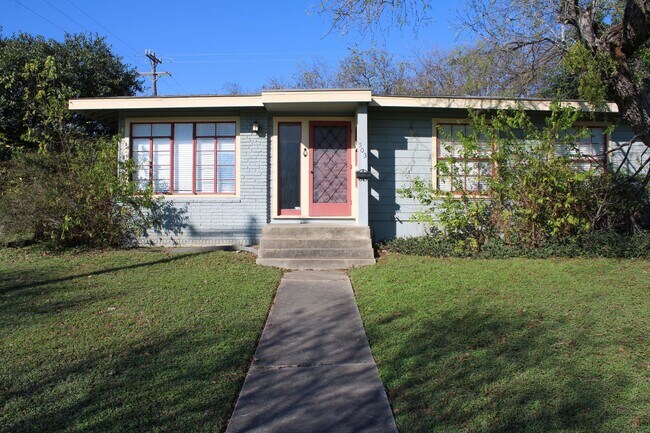 Building Photo - 3 BEDROOM WILSHIRE