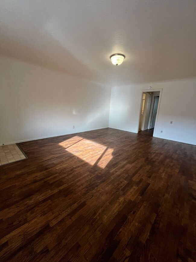 Foto del edificio - 1-Bedroom 1-Bathroom apartment in Whitaker