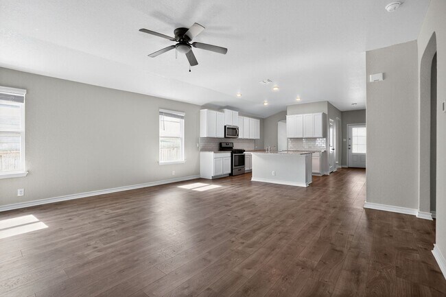 Building Photo - Spacious 3-Bedroom Home with Open Layout i...