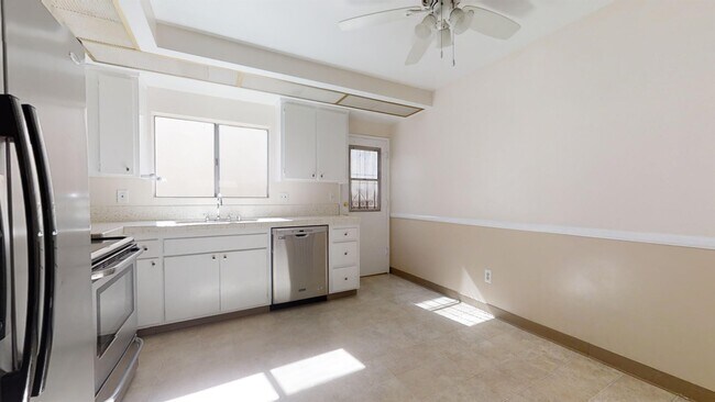 Building Photo - 2615 Curtis Ave