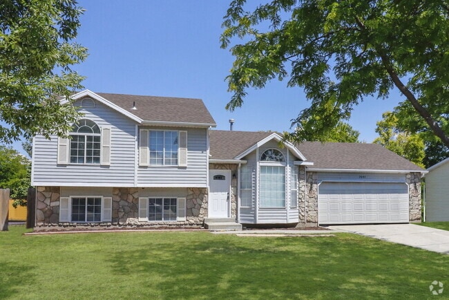 Building Photo - 7697 Strawberry Loop