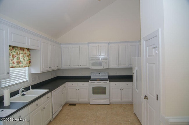 Foto del edificio - 2104 Cherrytree Ln