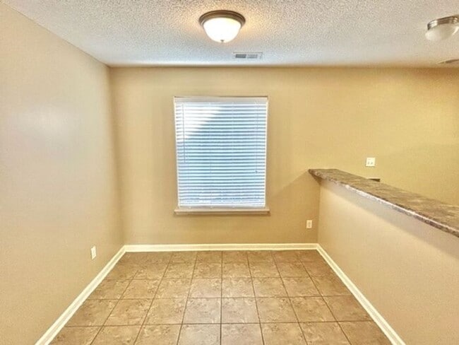 Foto del edificio - Tired Of Apartment Living? Check Out This ...
