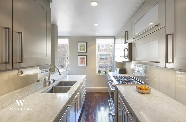 Foto del edificio - 221 W 82nd St