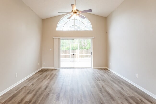 Building Photo - 7920 Oakstone Ct