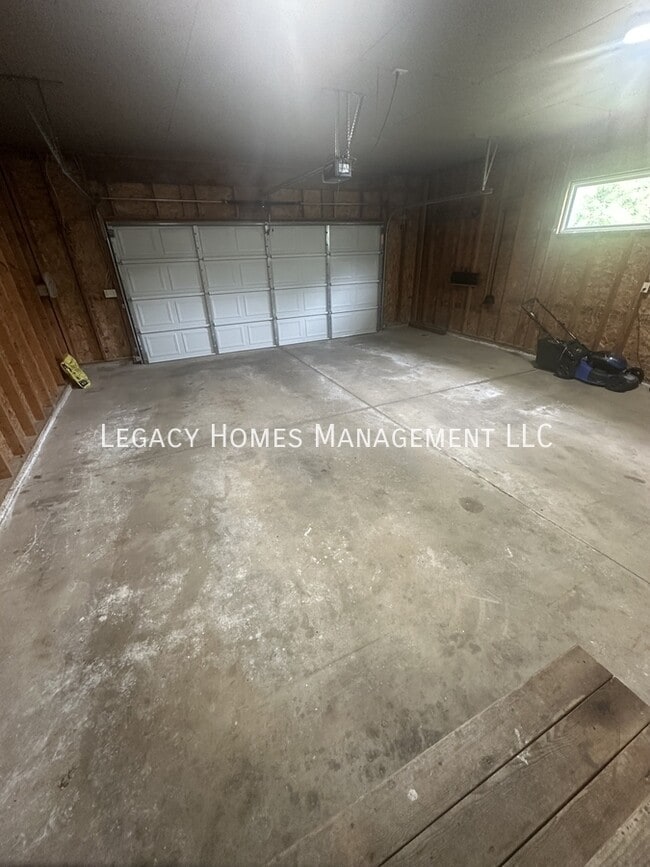 Building Photo - 1091 Stillmeadow Ln