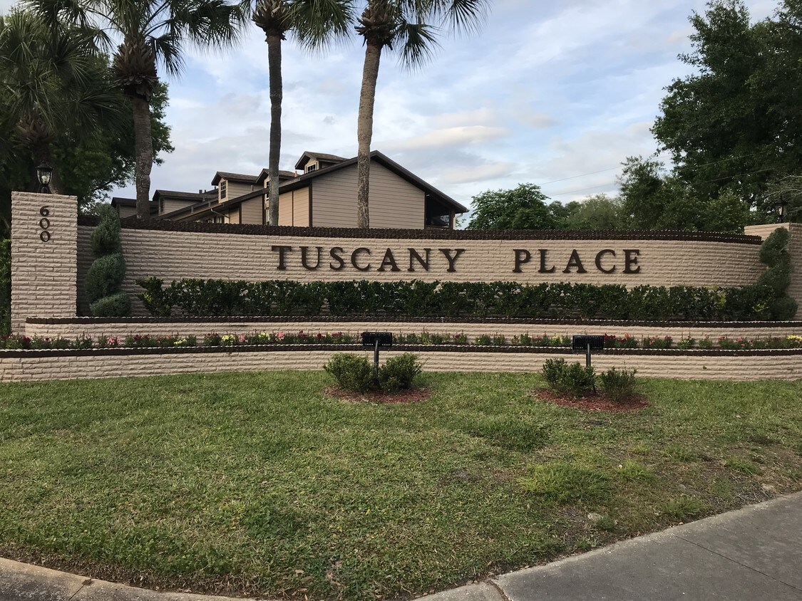 Tuscany Place, gated community in Tuskawilla - 1100 Northern Way