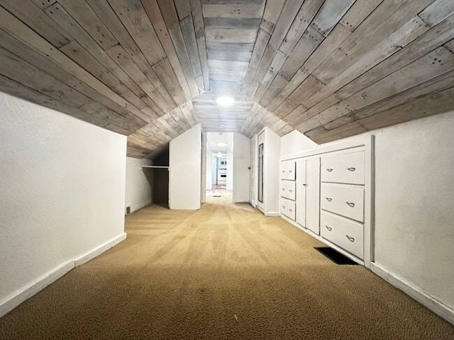 Building Photo - 740 E 800 S