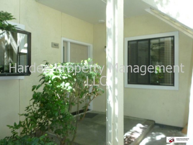 Foto del edificio - 905 E Riverpark Ln