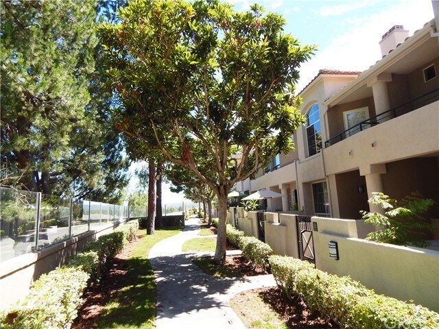 Building Photo - 11 Softwind