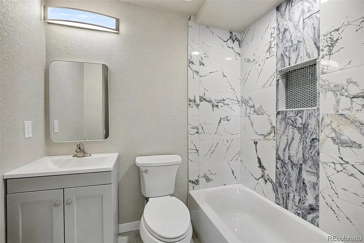 Foto del edificio - 7711 Kenwood St