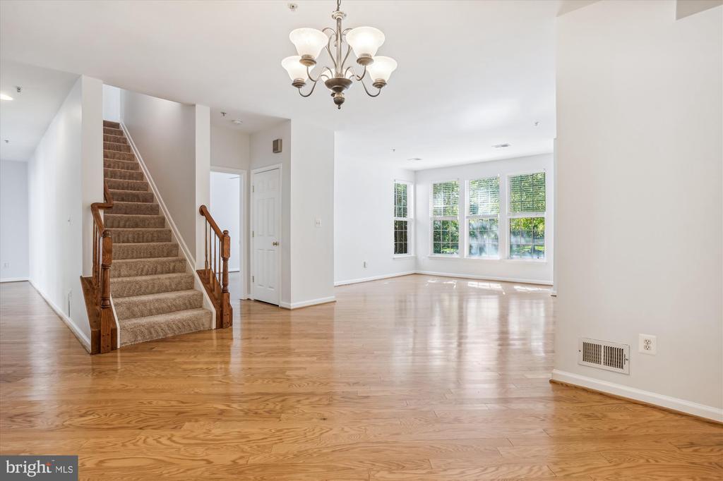 Foto principal - 20238 Portsmouth Blvd