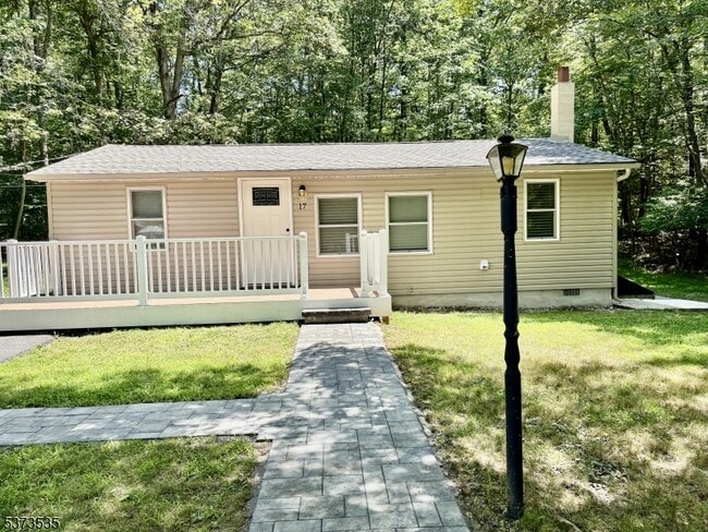 Foto del edificio - 17 Eastbrook Ln
